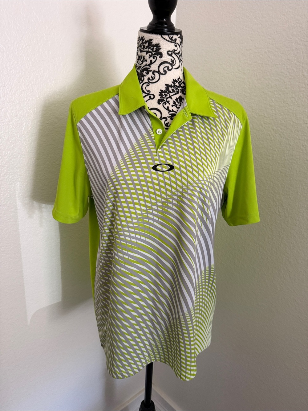 Oakley Men’s Neon Lime & Gray Graphic Polo size Small